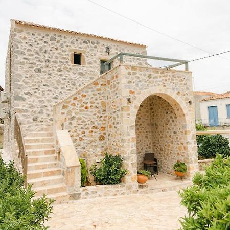 La Tore Di Montenegro Гитион Экстерьер фото